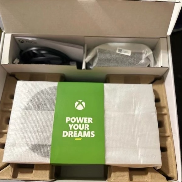 Xbox series s with three controllers and wireless charging stations - Picture 2 of 4